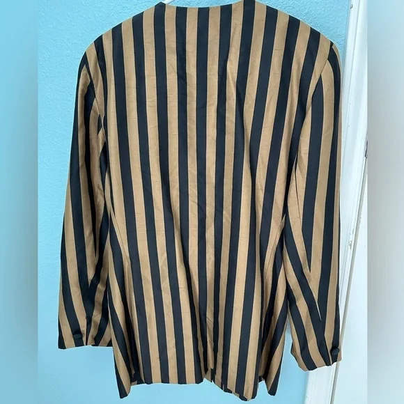 Vintage Saks Fifth Avenue Black & Gold Stripes 100% Silk Blazer size 8. - Picture 3 of 4